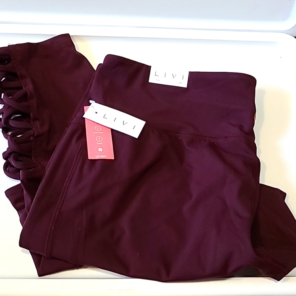 NWT 🌸 LIVI Soft Active legging 7/8 length with pockets 22/24